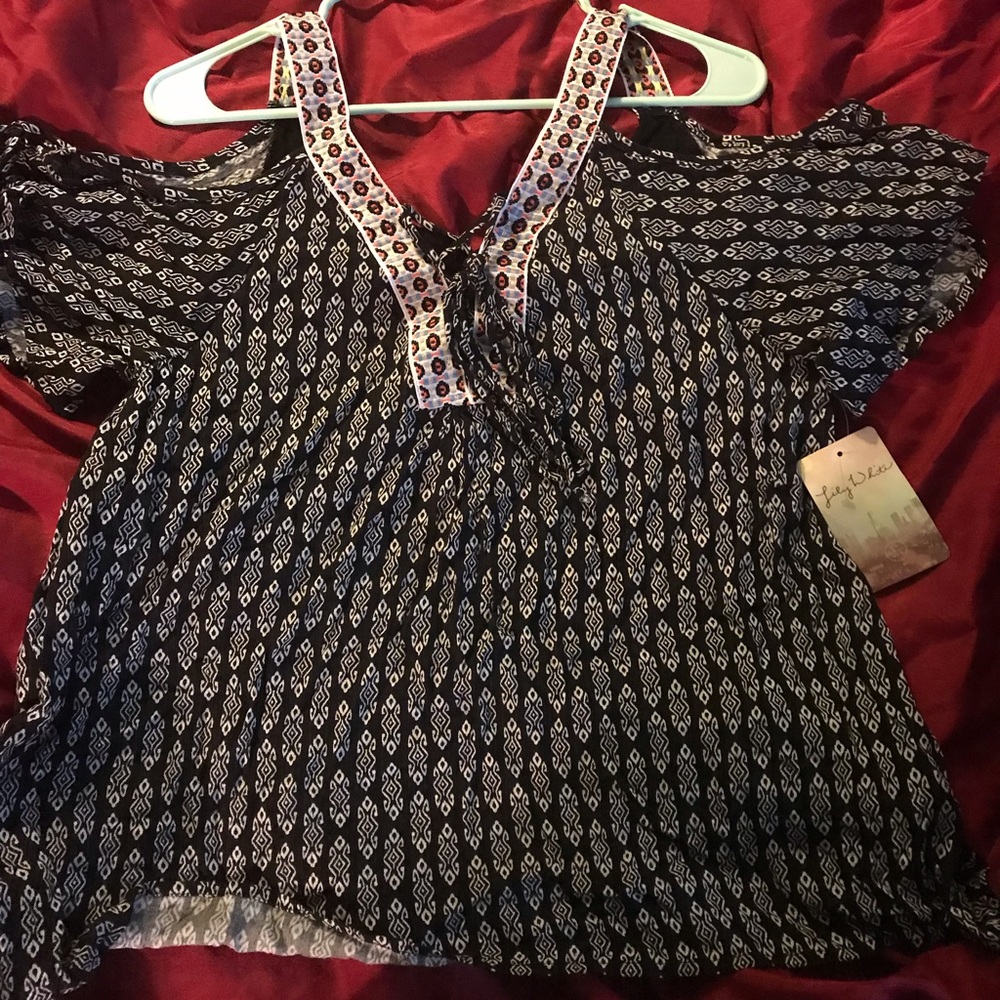Summer shoulderless top